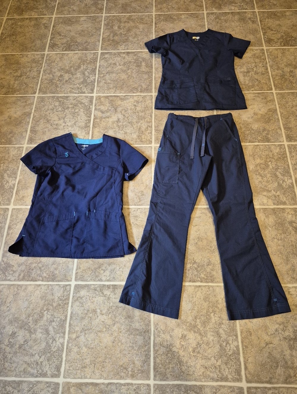 Lot Of 3 Scrubs For Women Size XS, 2 Tops And A Pair Of Pants - Picture 1 of 7
